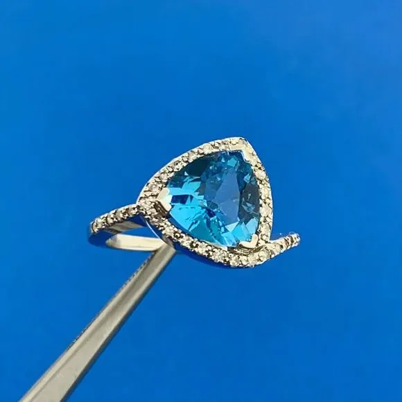 AJR Jewelry Designer 4k White Gold Trillion Cut Blue Topaz